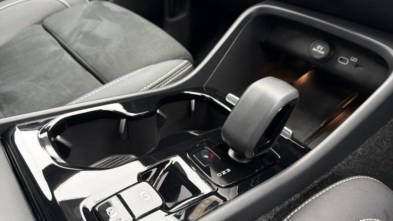 Volvo XC40 2.0 B4P Ultra Dark 5dr Auto Petrol Estate